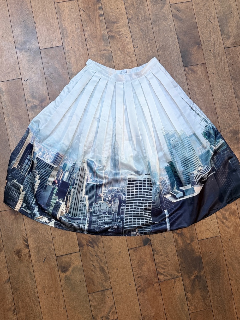 Chicwish White and Black New York Cityscape Pleated Midi Skirt small